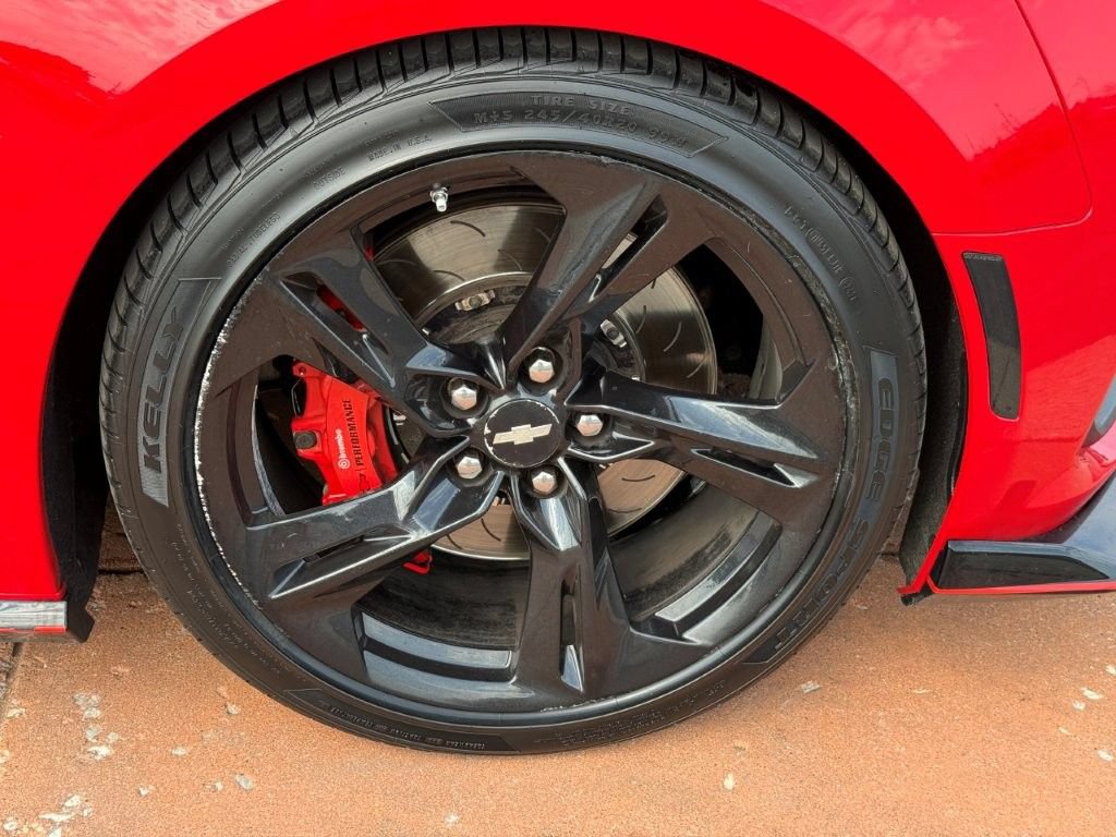 Used 2019 Chevrolet Camaro SS RWD image 13