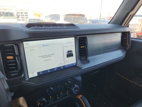 Used 2024 Ford Bronco Badlands image 6