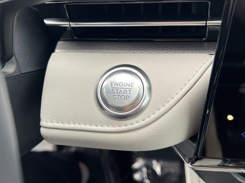 New 2025 Lincoln Nautilus Premier image 27