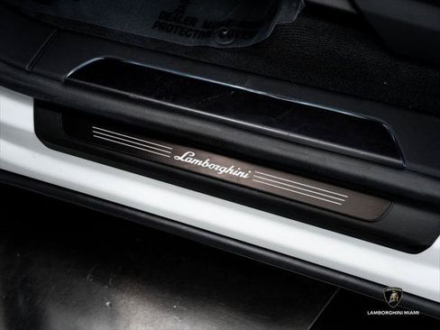 Used 2026 Lamborghini Urus SE AWD/4WD image 21