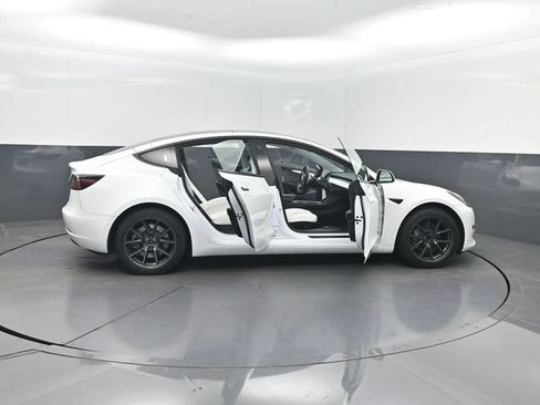 Used 2022 Tesla Model 3 Standard Range RWD image 36