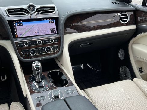 Used 2023 Bentley Bentayga Extended Wheelbase AWD/4WD image 27