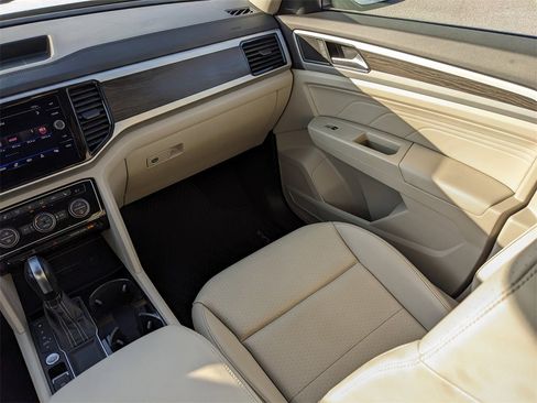 Certified 2022 Volkswagen Atlas SE w/ Panoramic Sunroof Package image 16