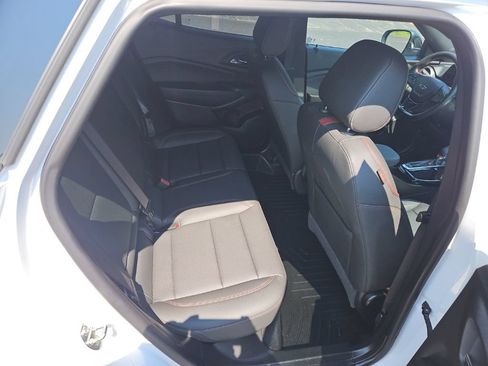 Used 2024 Chevrolet Trax RS w/ Sunroof Package FWD image 29