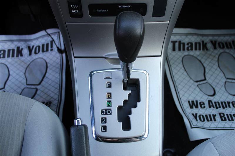 Used 2013 Toyota Corolla LE FWD image 17