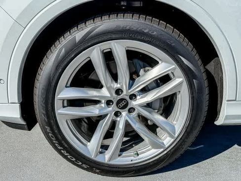 Used 2025 Audi Q7 3.0T Premium Plus w/ Premium Plus Package AWD/4WD image 9