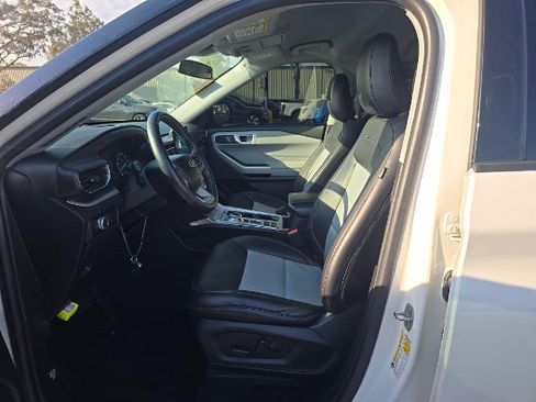 Certified 2023 Ford Explorer XLT w/ Equipment Group 202A RWD image 4