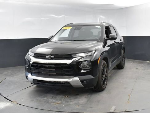 Used 2021 Chevrolet TrailBlazer LT w/ Convenience Package FWD image 3