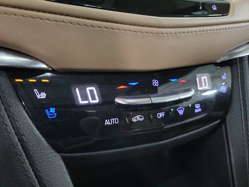 Used 2022 Cadillac XT5 Premium Luxury w/ Platinum Package AWD/4WD image 28