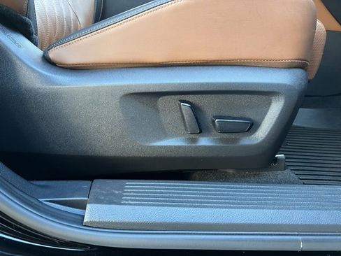 Used 2024 Nissan Rogue Platinum w/ Platinum Premium Package image 16