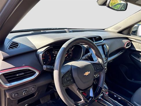 Used 2023 Chevrolet TrailBlazer RS w/ Convenience Package image 9