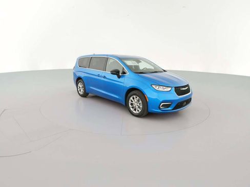 New 2026 Chrysler Pacifica Limited image 16