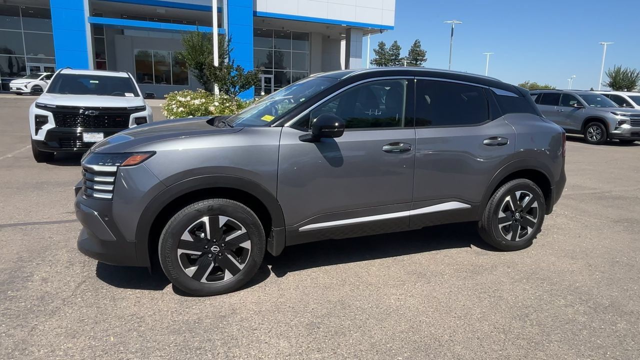 Used 2025 Nissan Kicks SR FWD image 3