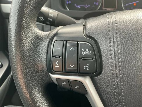 Used 2019 Toyota Highlander LE AWD/4WD image 20