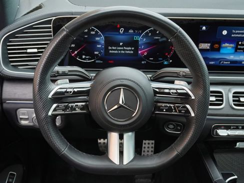 Used 2024 Mercedes-Benz GLS 450 4MATIC image 17