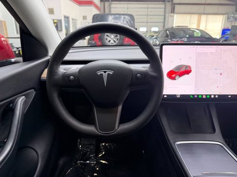 Used 2021 Tesla Model Y Long Range AWD/4WD image 21