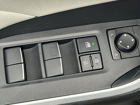 Used 2019 Toyota RAV4 XLE Premium image 15