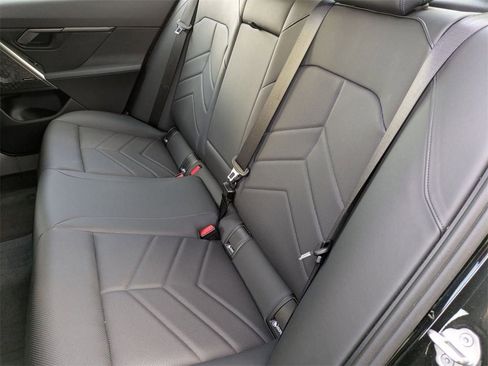 Used 2024 BMW i5 M60 w/ Premium Package image 32