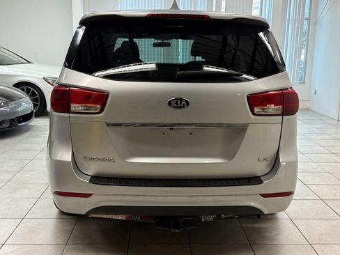 Used 2017 Kia Sedona LX image 8