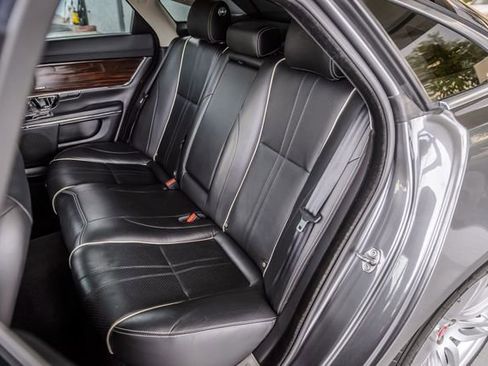 Used 2019 Jaguar XJ R-Sport image 41