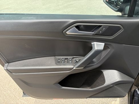 Used 2020 Volkswagen Tiguan SE w/ Panoramic Sunroof Package FWD image 24
