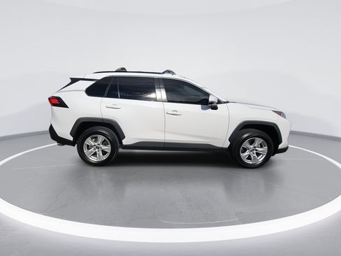 Used 2021 Toyota RAV4 XLE image 9