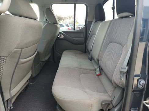 Used 2019 Nissan Frontier SV image 15