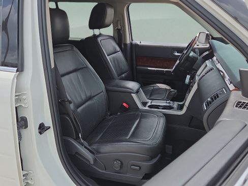 Used 2010 Ford Flex Limited FWD image 17