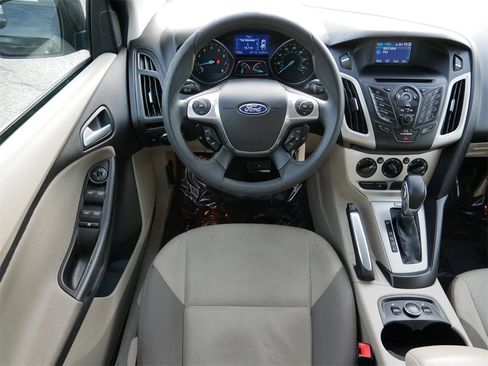 Used 2013 Ford Focus SE w/ SE Winter Pkg image 14