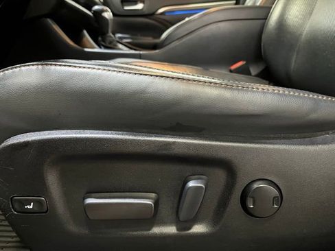 Certified 2019 Toyota Highlander Limited Platinum image 17