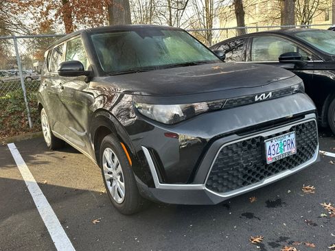 Certified 2024 Kia Soul LX image 2
