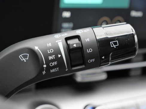 Certified 2025 Hyundai Kona SEL image 33