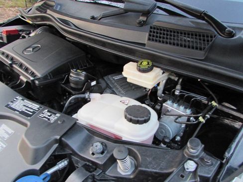 Used 2018 Mercedes-Benz Metris Passenger image 3