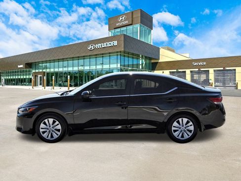 Used 2025 Nissan Sentra S image 9