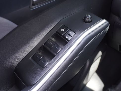 Used 2023 Toyota Highlander LE FWD image 18