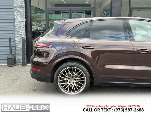 Used 2023 Porsche Cayenne Platinum Edition AWD/4WD image 15