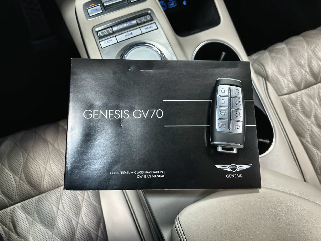 Used 2024 Genesis GV70 3.5T Sport w/ Sport Advanced Package AWD/4WD image 10
