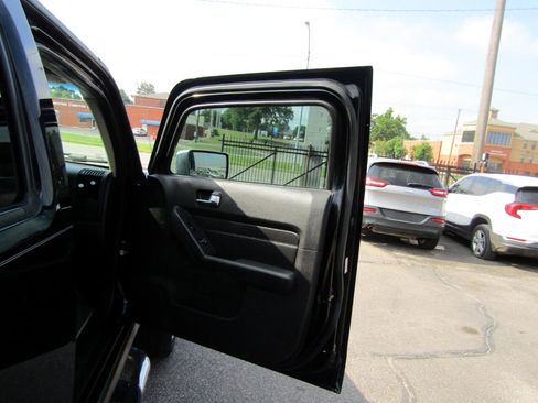 Used 2008 HUMMER H3 Luxury image 38