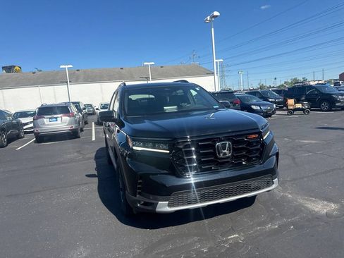 Used 2024 Honda Pilot TrailSport image 4