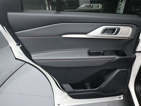 New 2026 Ford Explorer Active image 8