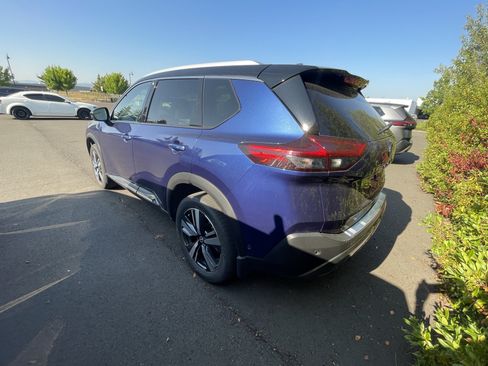 Used 2023 Nissan Rogue SL w/ SL Premium Package AWD/4WD image 2