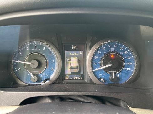 Used 2017 Toyota Sienna XLE w/ XLE Navigation Package AWD/4WD image 16
