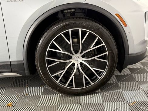 New 2025 Porsche Macan 4 Electric image 14