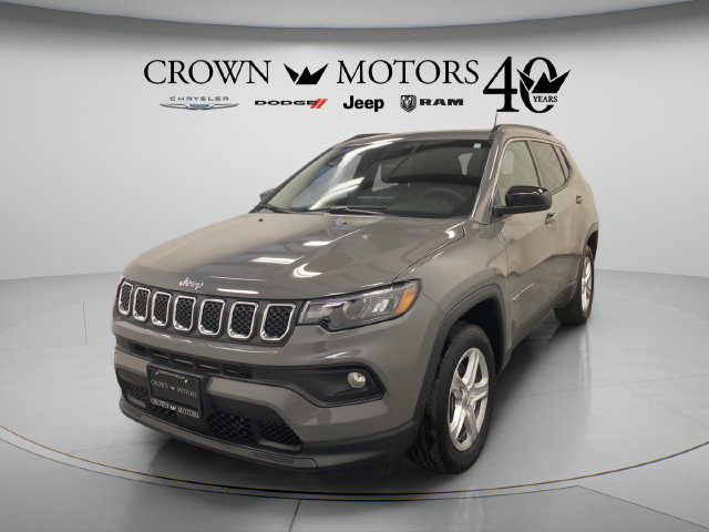 Used 2023 Jeep Compass Latitude w/ Sun and Sound Group AWD/4WD image 11