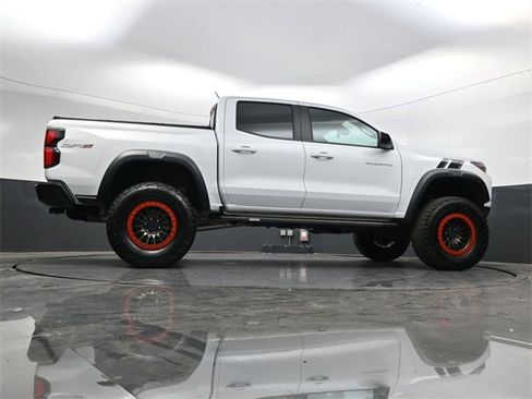 Used 2024 Chevrolet Colorado ZR2 w/ ZR2 Convenience Package III image 38