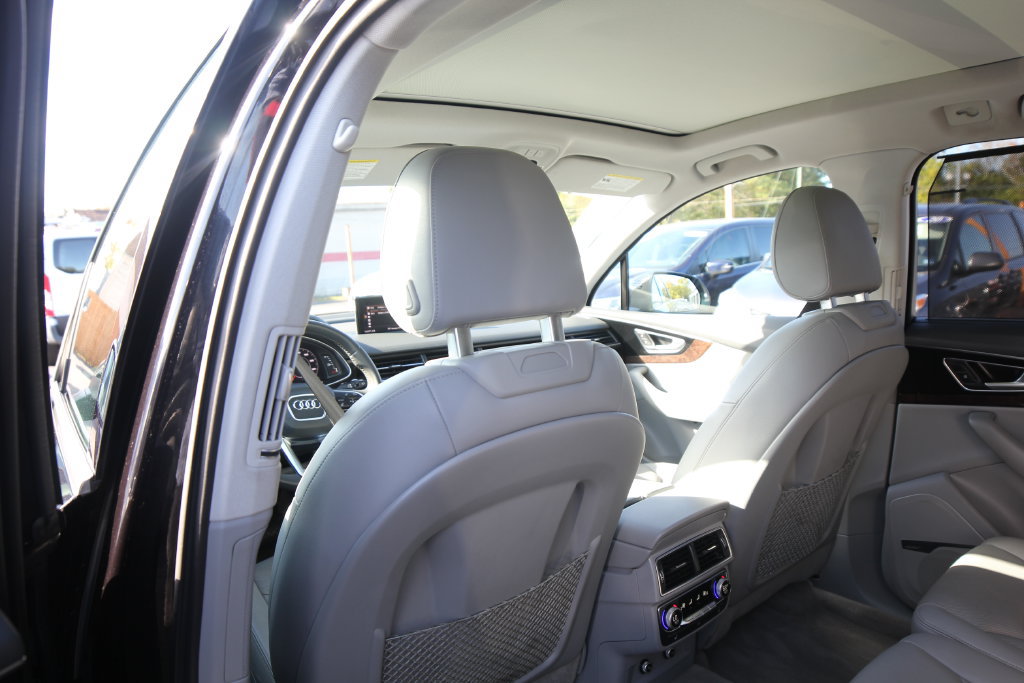 Used 2018 Audi Q7 3.0T Prestige AWD/4WD image 42