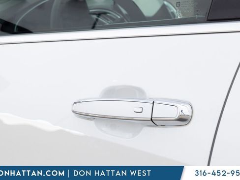 Used 2017 Chevrolet Malibu Premier w/ Premier Sun and Wheel Package FWD image 27