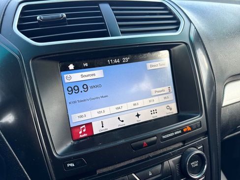 Used 2017 Ford Explorer XLT w/ XLT Technology Feature Bundle image 35