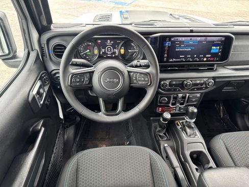 Used 2024 Jeep Wrangler Unlimited Rubicon 4xe AWD/4WD image 8