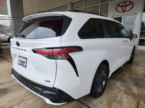 New 2026 Toyota Sienna XSE image 11